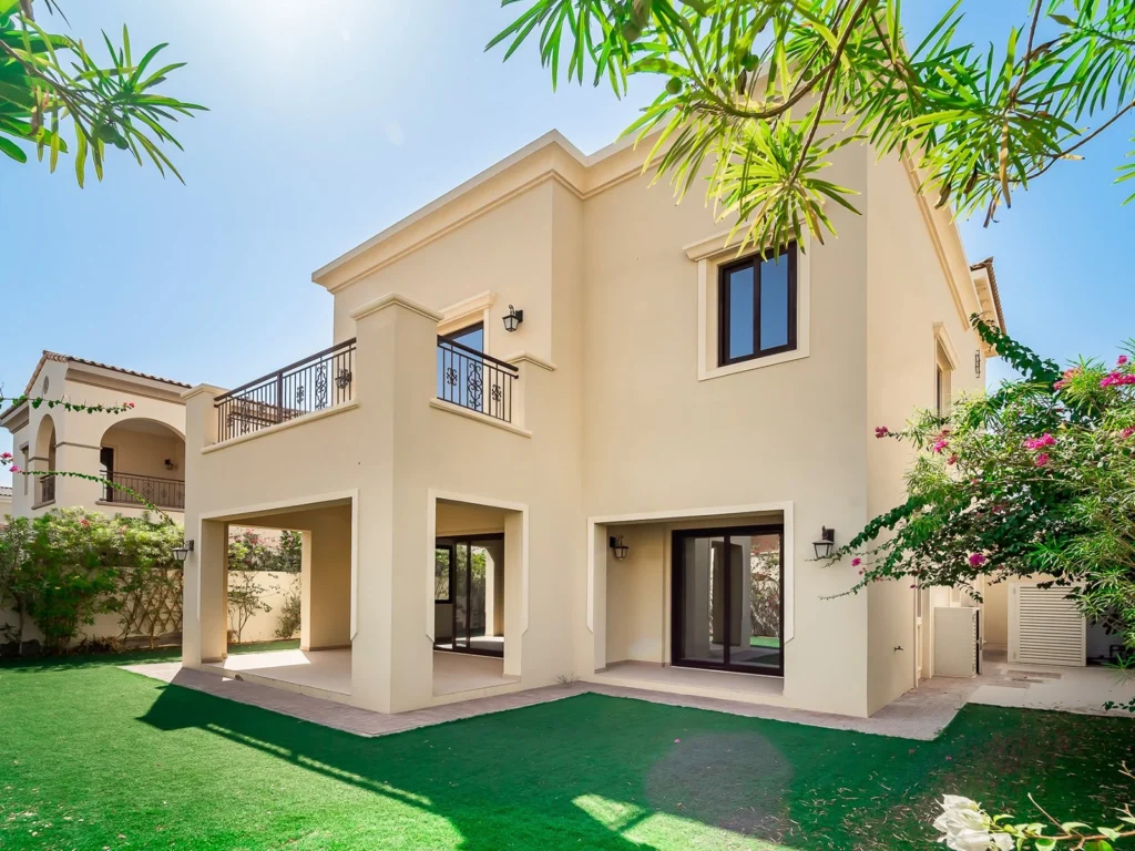 A classic luxury villa in Arabian Ranches featuring a fresh beige exterior paint finish and well-maintained garden, showcasing professional painting service in Arabian Ranches by BBH Builds.