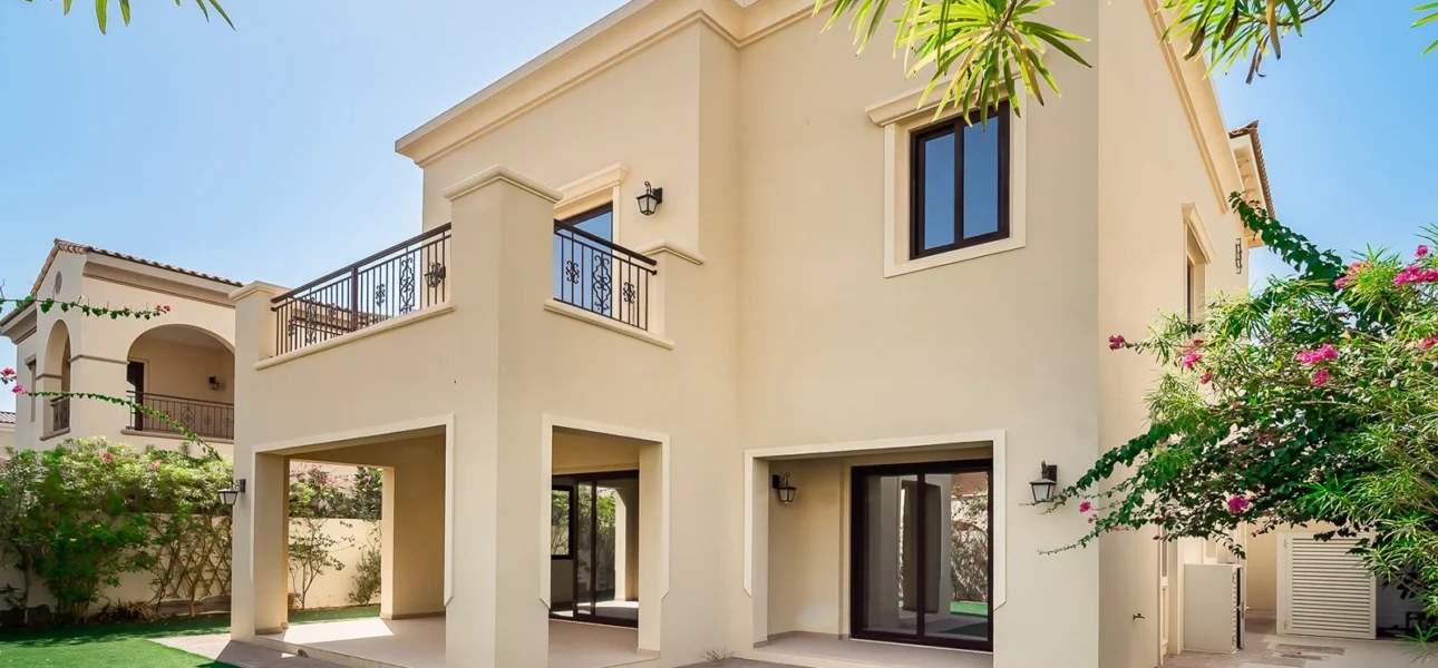 A classic luxury villa in Arabian Ranches featuring a fresh beige exterior paint finish and well-maintained garden, showcasing professional painting service in Arabian Ranches by BBH Builds.