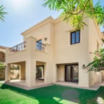 A classic luxury villa in Arabian Ranches featuring a fresh beige exterior paint finish and well-maintained garden, showcasing professional painting service in Arabian Ranches by BBH Builds.